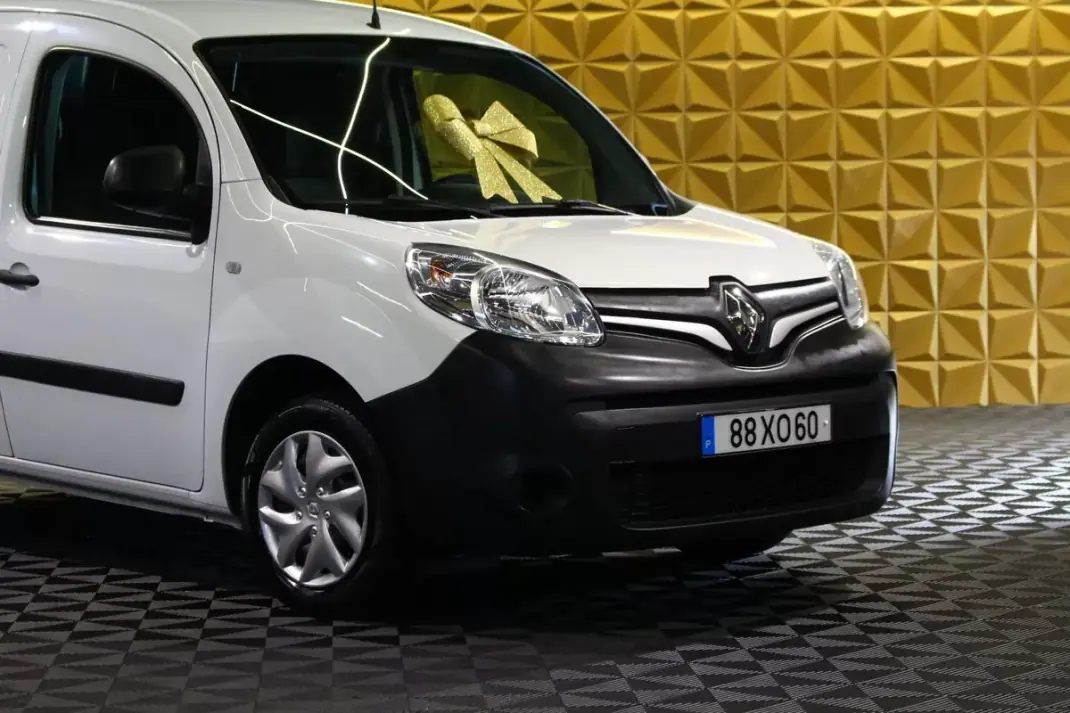 Renault 2019 - 9450 EUR, 190000 km - AUTO.MOTO.pt - 190000km - foto 5 de 23