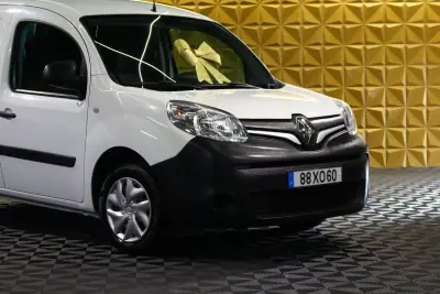 Renault 2019 - 9450 EUR, 190000 km - AUTO.MOTO.pt - 190000km - foto 5 de 23