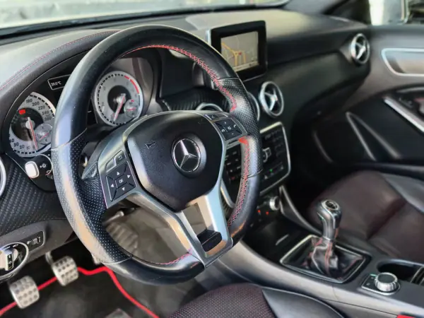 Mercedes-Benz A 180 2013 - 15800 EUR, 204000 km - AUTO.MOTO.pt - 204000km - foto 12 de 17