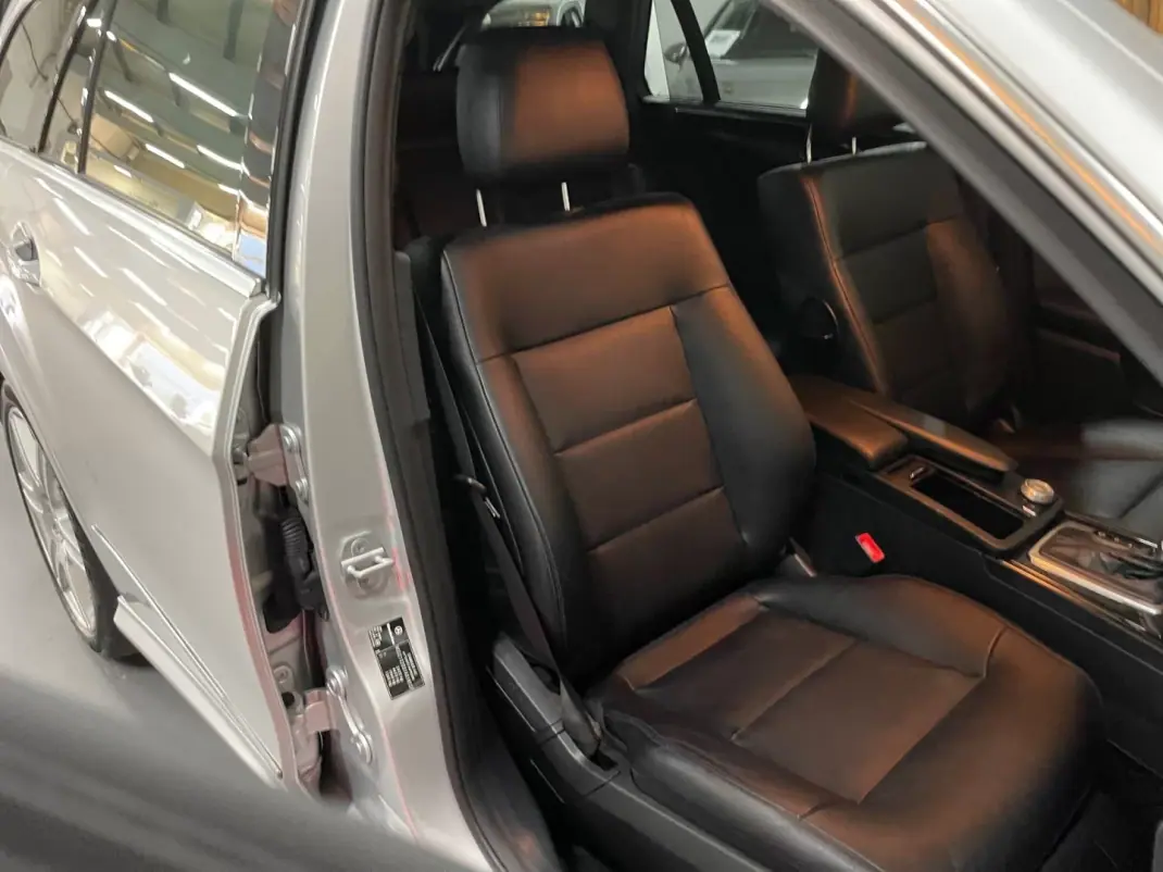 Mercedes-Benz E 250 2010 - 10950 EUR, 368209 km - 368209km - foto 17 de 20