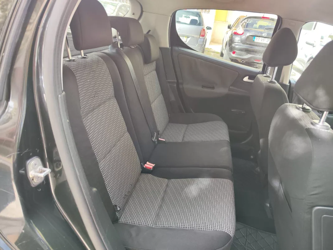 Peugeot 207 2011 - 5480 EUR, 219000 km - AUTO.MOTO.pt - 219000km - foto 20 de 38