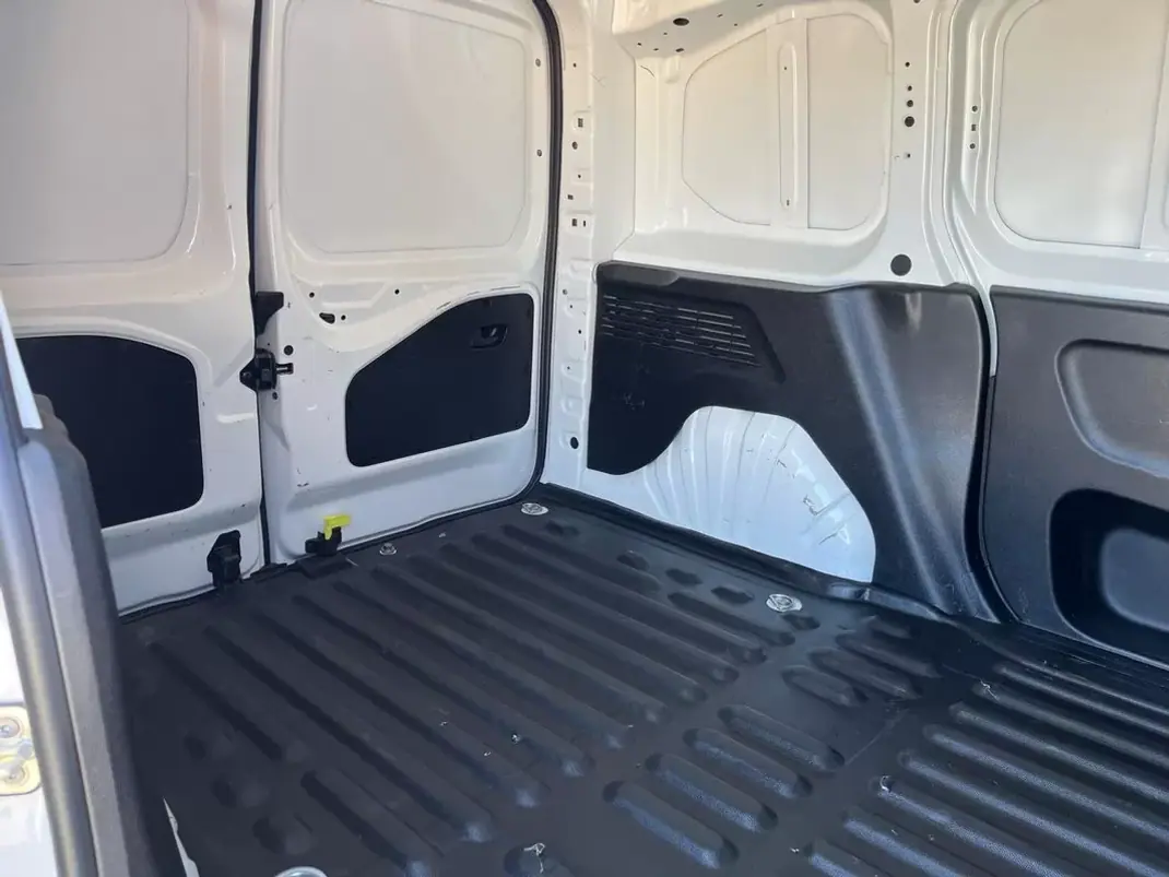 Peugeot 2019 - 12300 EUR, 92000 km - AUTO.MOTO.pt - 92000km - foto 15 de 19