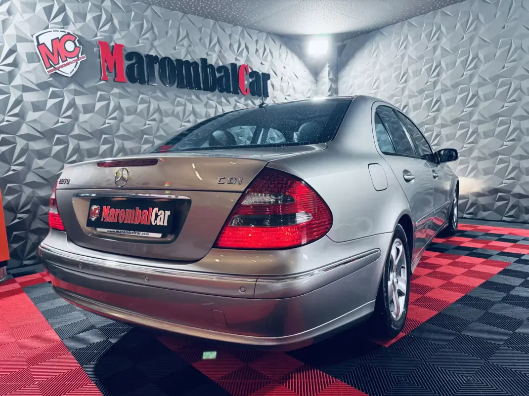 Mercedes-Benz E 270 2003 - 13990 EUR, 91096 km - AUTO.MOTO.pt - 91096km - foto 8 de 34