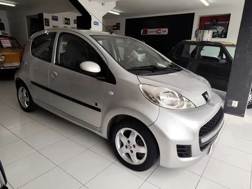 Peugeot 107 2011 - 6480 EUR, 84000 km - AUTO.MOTO.pt - 84000km - foto 1 de 21