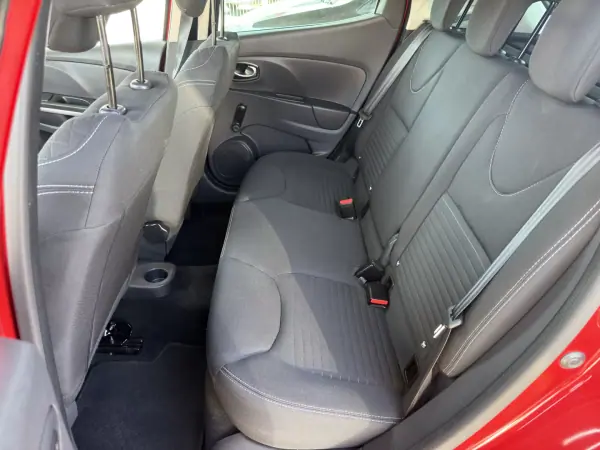 Renault Clio 2018 - 9990 EUR, 156000 km - AUTO.MOTO.pt - 156000km - foto 13 de 18