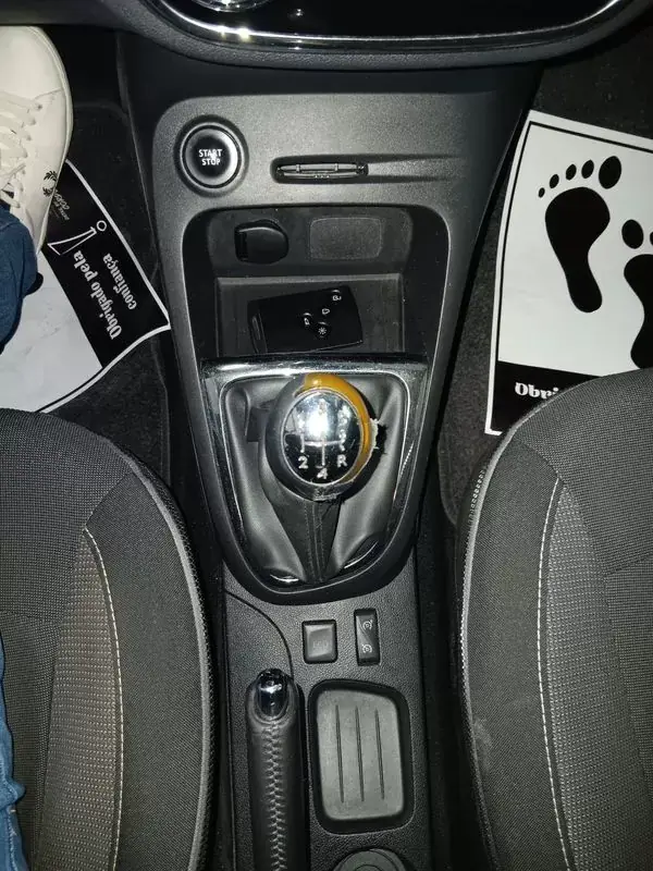Renault Captur 2016 - 11950 EUR, 88000 km - AUTO.MOTO.pt - 88000km - foto 7 de 14