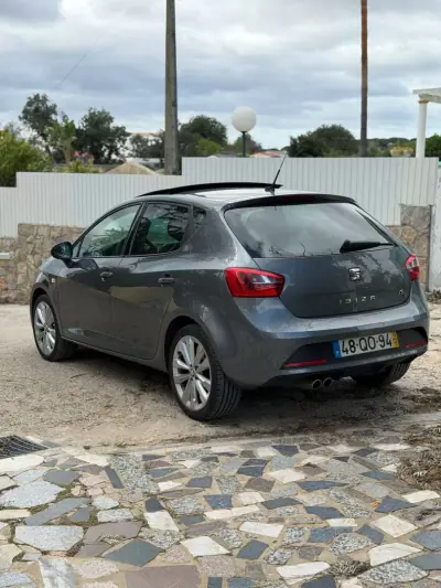 SEAT Ibiza 2015 - 11900 EUR, 143361 km - AUTO.MOTO.pt - 143361km - foto 4 de 10
