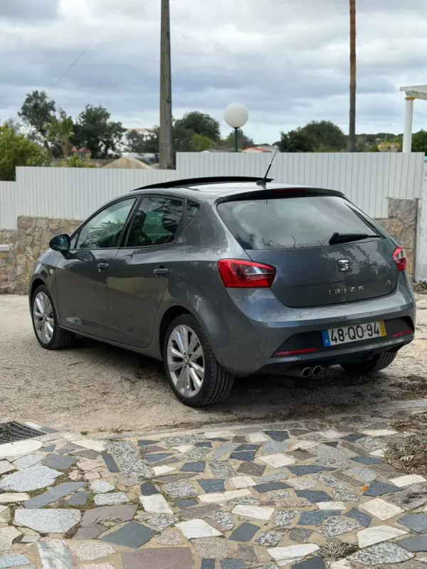 SEAT Ibiza 2015 - 11900 EUR, 143361 km - AUTO.MOTO.pt - 143361km - foto 4 de 10