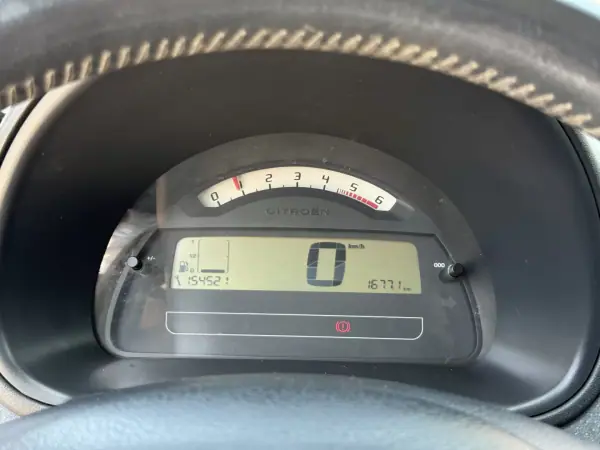 Citroën C2 2009 - 5950 EUR, 149900 km - AUTO.MOTO.pt - 149900km - foto 9 de 13