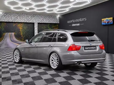 BMW 318 2009 - 12500 EUR, 214000 km - foto 4 de 9
