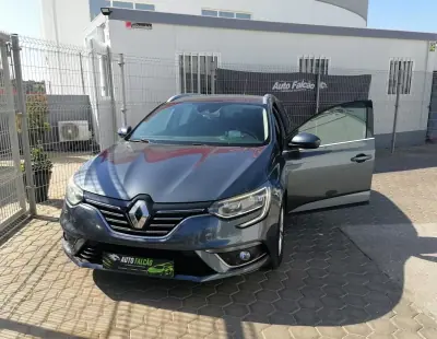 Renault Mégane 2017 - 13000 EUR, 126120 km - AUTO.MOTO.pt - 126120km - foto 5 de 19