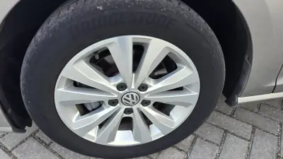 Volkswagen Golf Variant 2017 - 15450 EUR, 192145 km - AUTO.MOTO.pt - 192145km - foto 17 de 18