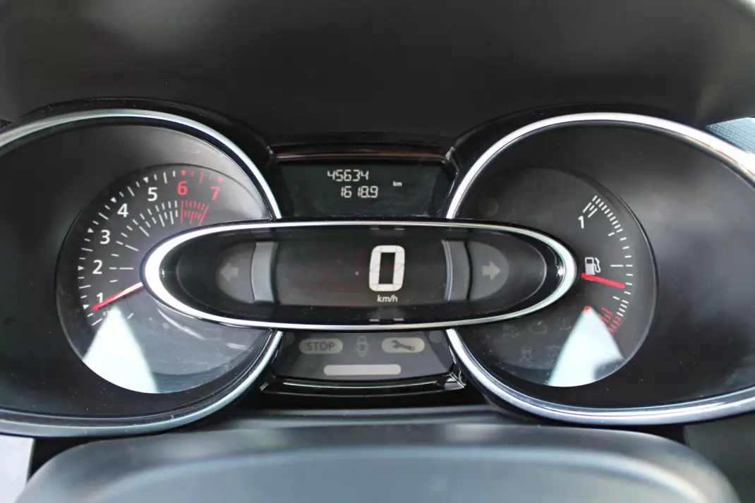 Renault Clio 2018 - 12250 EUR, 45634 km - AUTO.MOTO.pt - 45634km - foto 21 de 24