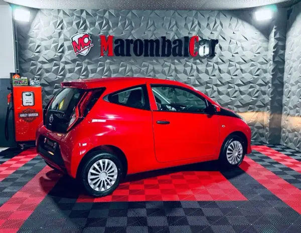 Toyota Aygo 2019 - 10750 EUR, 126299 km - AUTO.MOTO.pt - 126299km - foto 9 de 35