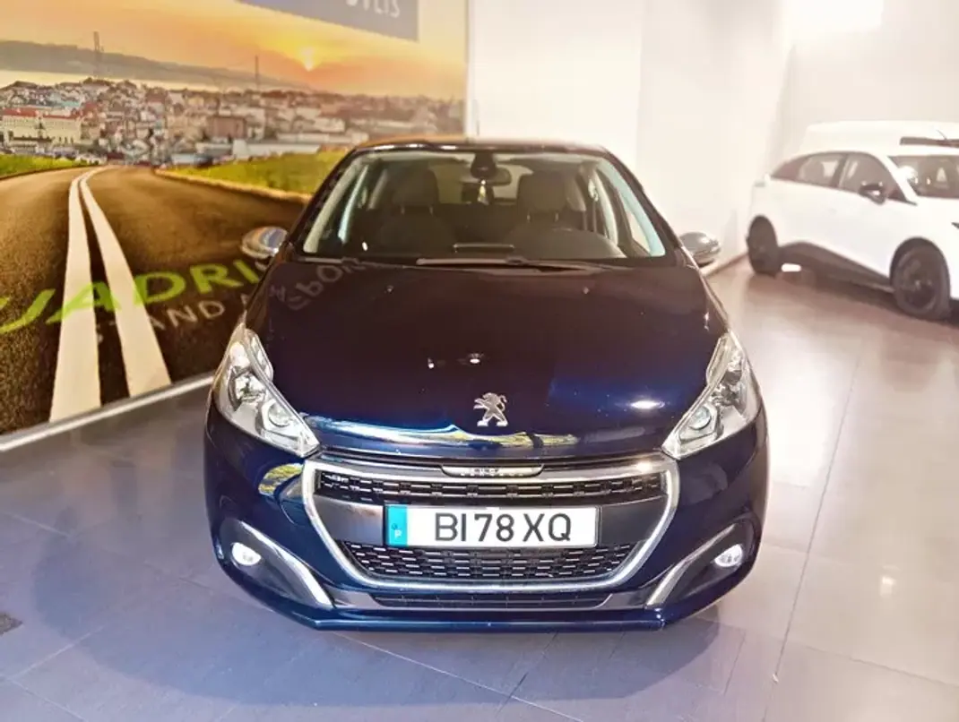 Peugeot 208 2019 - 8299 EUR, 136000 km - AUTO.MOTO.pt - 136000km - foto 2 de 48