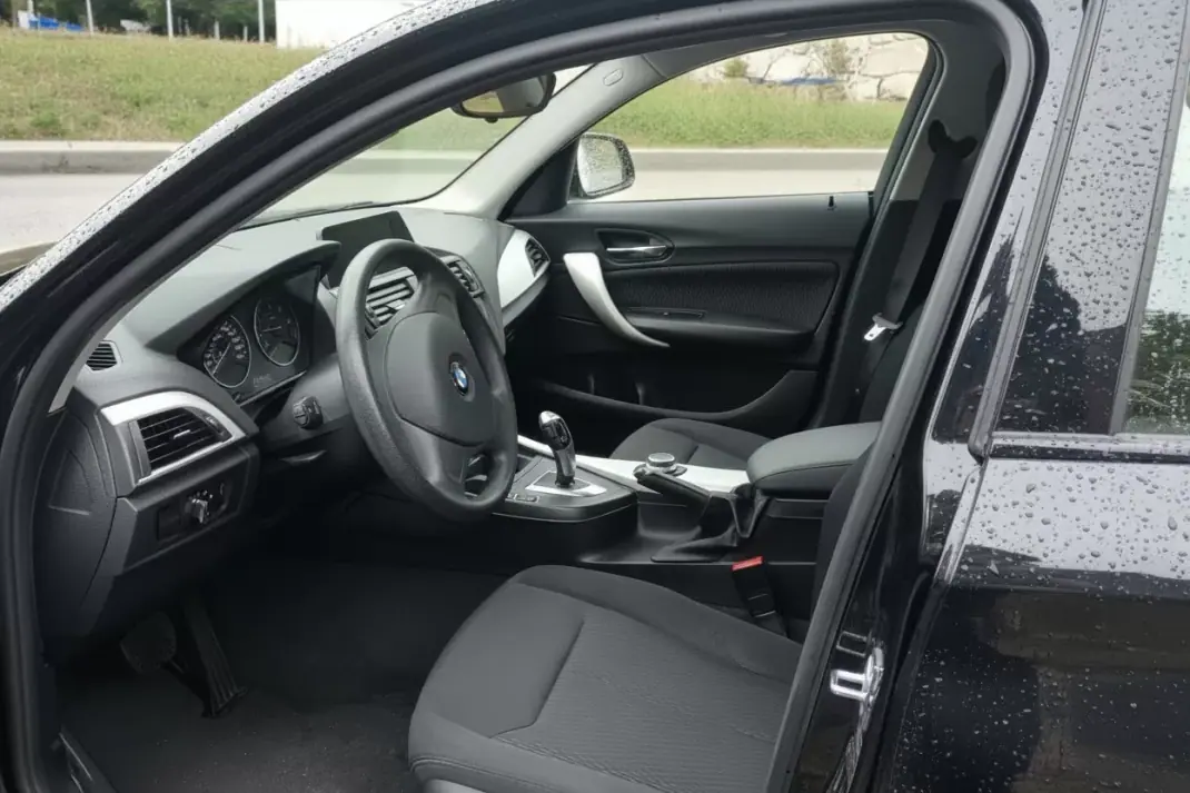 BMW 118 2012 - 12450 EUR, 167000 km - AUTO.MOTO.pt - 167000km - foto 8 de 9