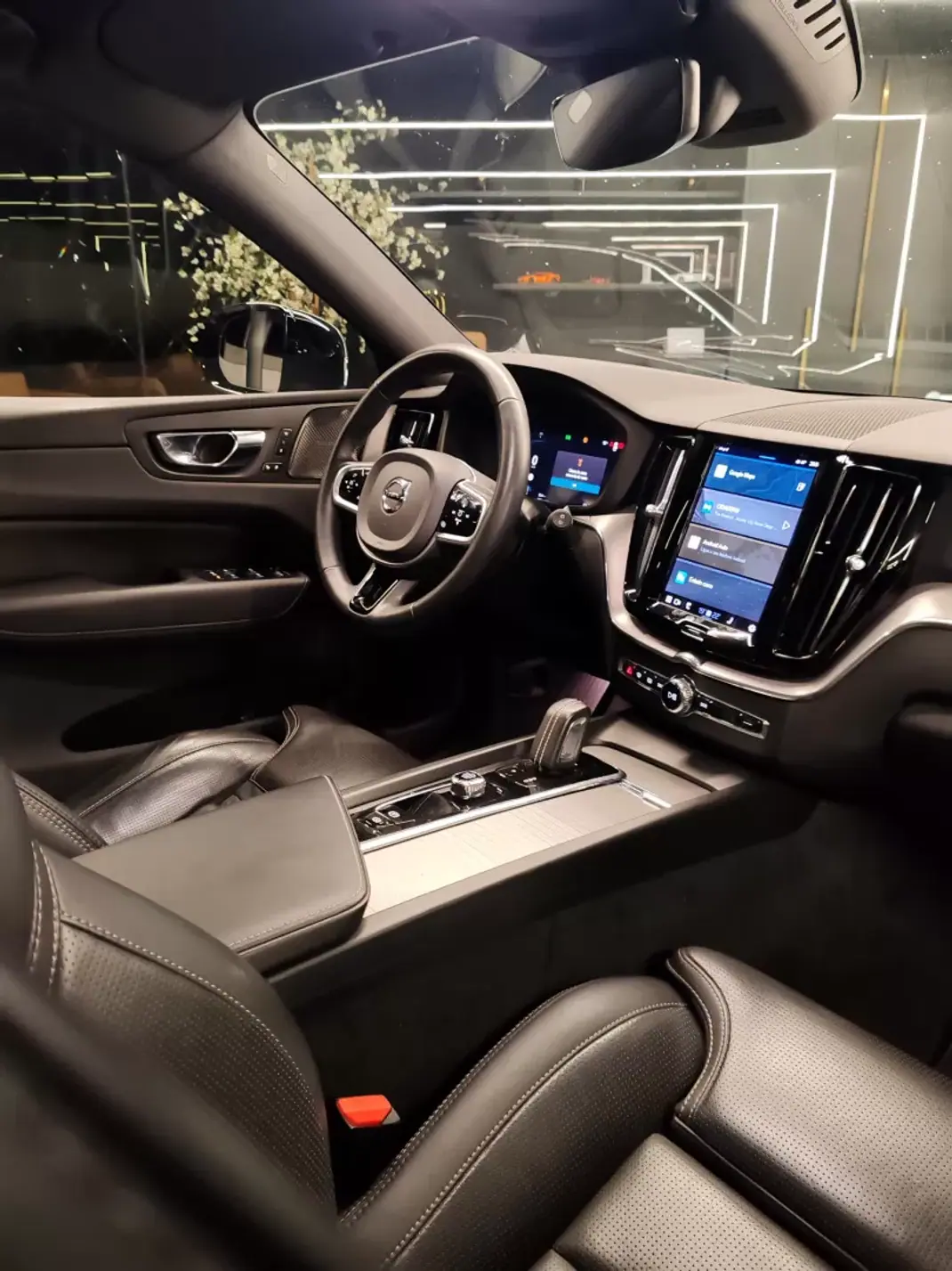 Volvo XC 60 2022 - 41000 EUR, 109000 km - AUTO.MOTO.pt - 109000km - foto 17 de 27