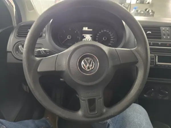 VW Polo 1.2 TDi Van 2013 - 5750 EUR, 269000 km - AUTO.MOTO.pt - 269000km - foto 11 de 17