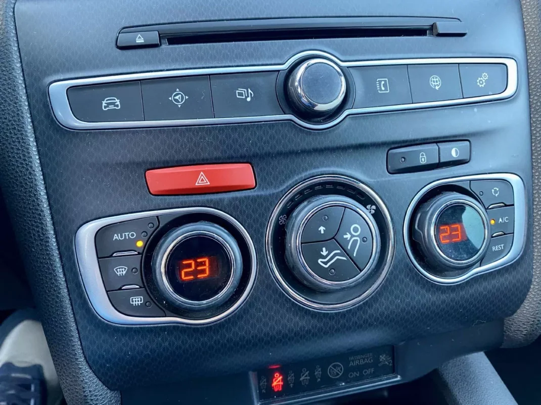 DS DS4 Crossback 2017 - 14990 EUR, 80949 km - AUTO.MOTO.pt - 80949km - foto 12 de 18