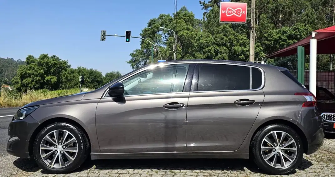 Peugeot 308 2015 - 9500 EUR, 180000 km - AUTO.MOTO.pt - 180000km - foto 3 de 20