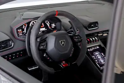 Lamborghini Huracán 2020 - 370000 EUR, 14152 km - AUTO.MOTO.pt - 14152km - foto 7 de 19