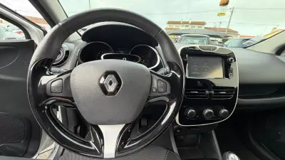 Renault Clio 2016 - 10500 EUR, 161074 km - AUTO.MOTO.pt - 161074km - foto 10 de 17