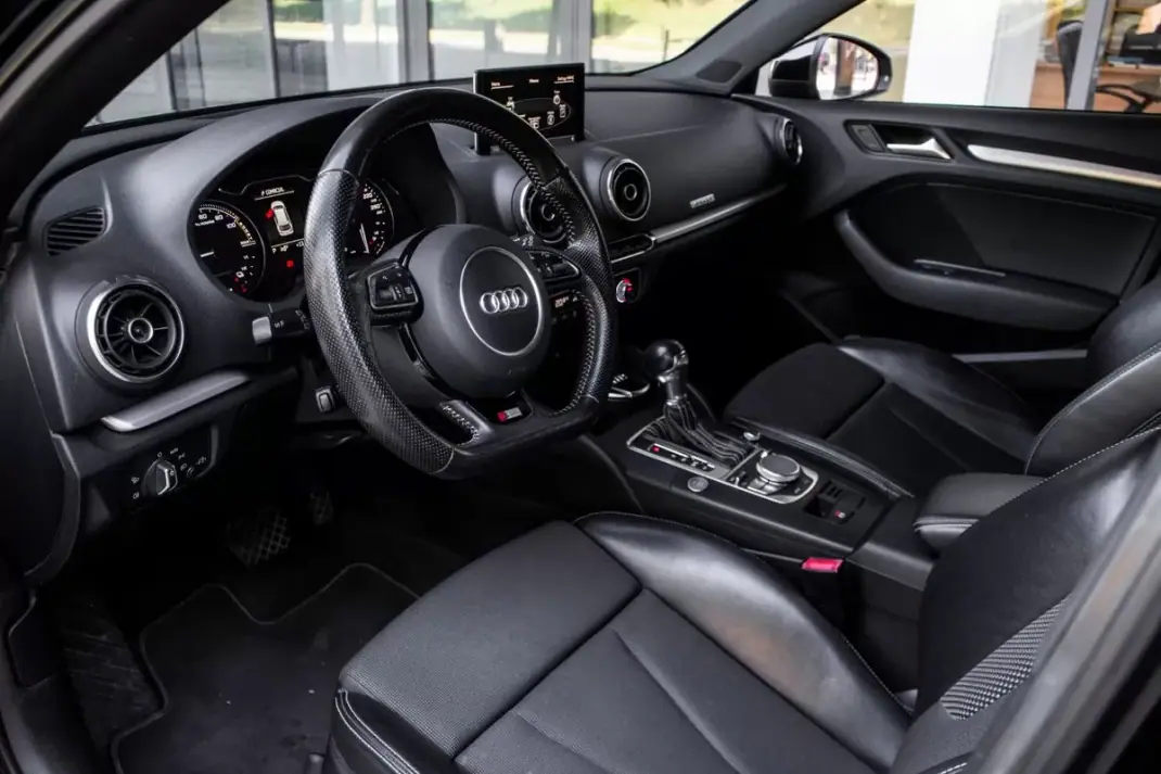 Audi A3 Sportback 2015 - 13490 EUR, 252393 km - AUTO.MOTO.pt - 252393km - foto 23 de 34