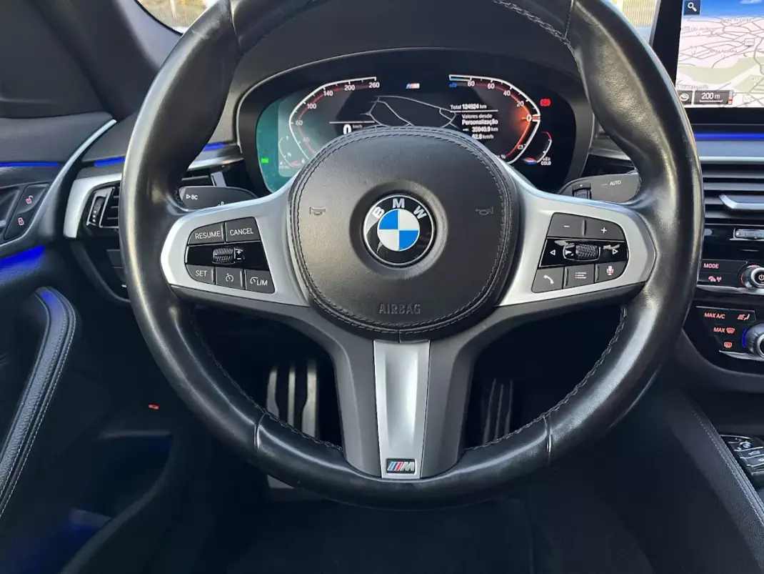 BMW 520 2022 - 33950 EUR, 124000 km - AUTO.MOTO.pt - 124000km - foto 15 de 45