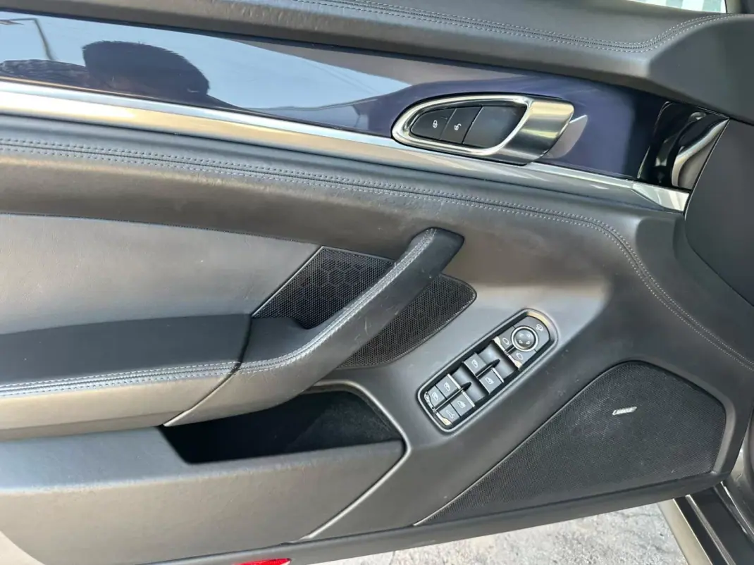 Porsche Panamera 2015 - 39900 EUR, 124815 km - 124815km - foto 28 de 41