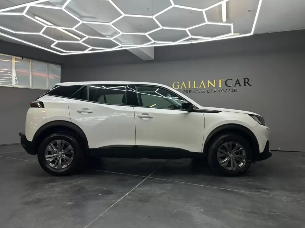 Peugeot 2008 2022 - 17200 EUR, 22770 km - 22770km - foto 4 de 14