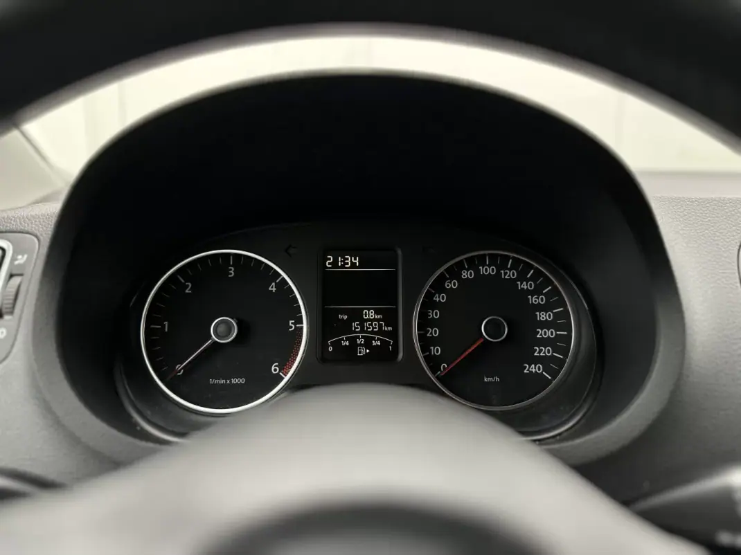 Volkswagen Polo 2010 - 7490 EUR, 151000 km - AUTO.MOTO.pt - 151000km - foto 19 de 30