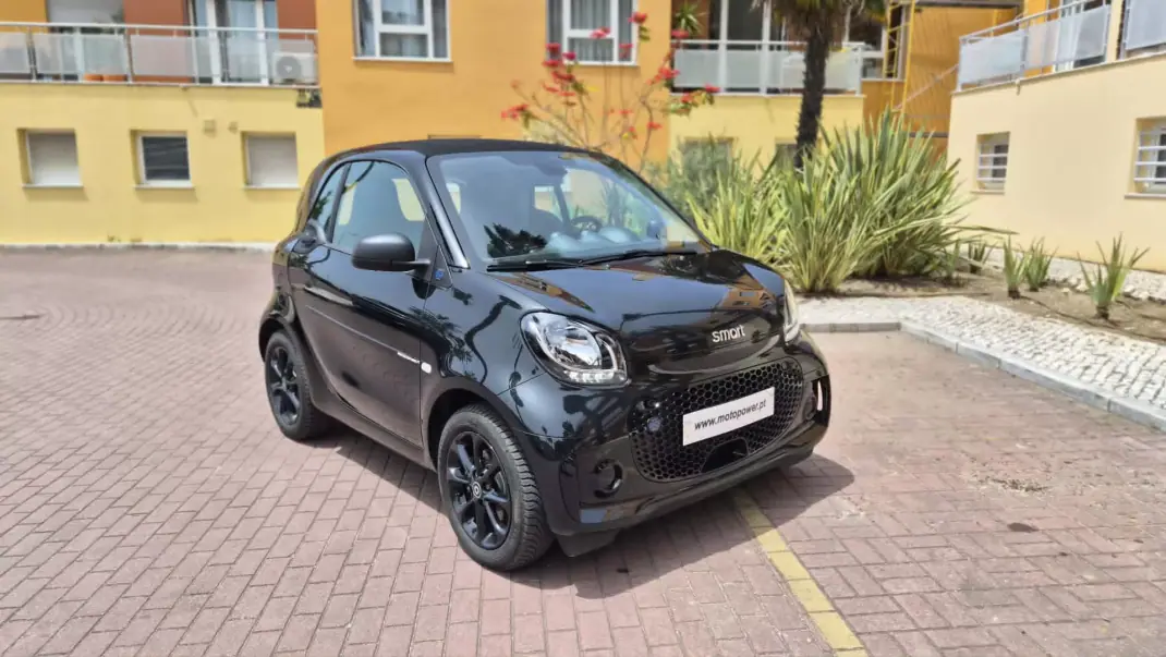 Smart ForTwo Coupé 2023 - 13280 EUR, 15000 km - AUTO.MOTO.pt - 15000km - foto 1 de 11