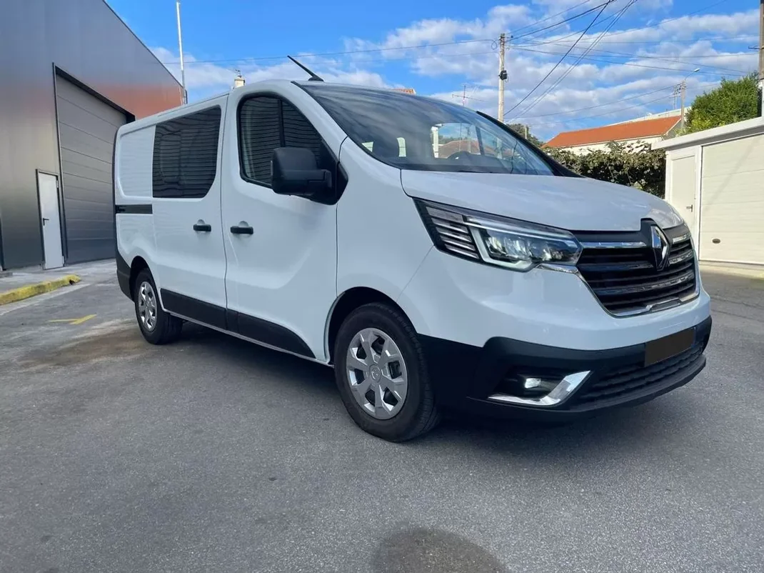 Renault Trafic Trafic III Combi L1H1 3.0t 2023 - 33900 EUR, 4655 km - AUTO.MOTO.pt - 4655km - foto 1 de 24