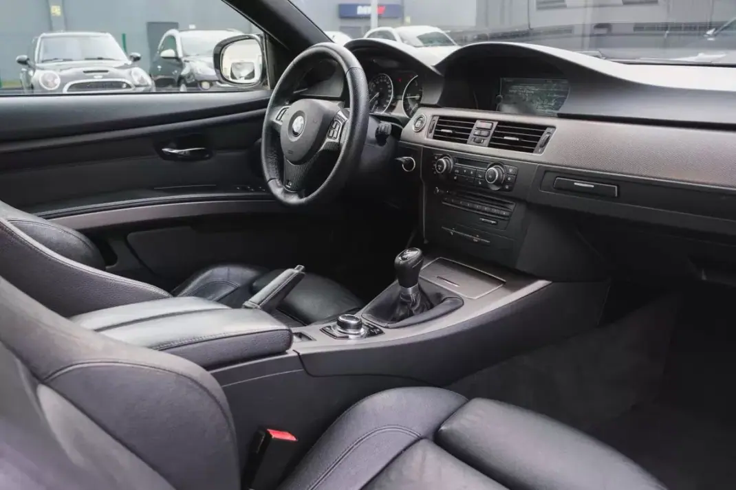 BMW 320 2016 - 18900 EUR, 230000 km - AUTO.MOTO.pt - 230000km - foto 15 de 28