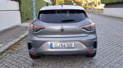 Renault Clio 2024 — foto 5 de 14