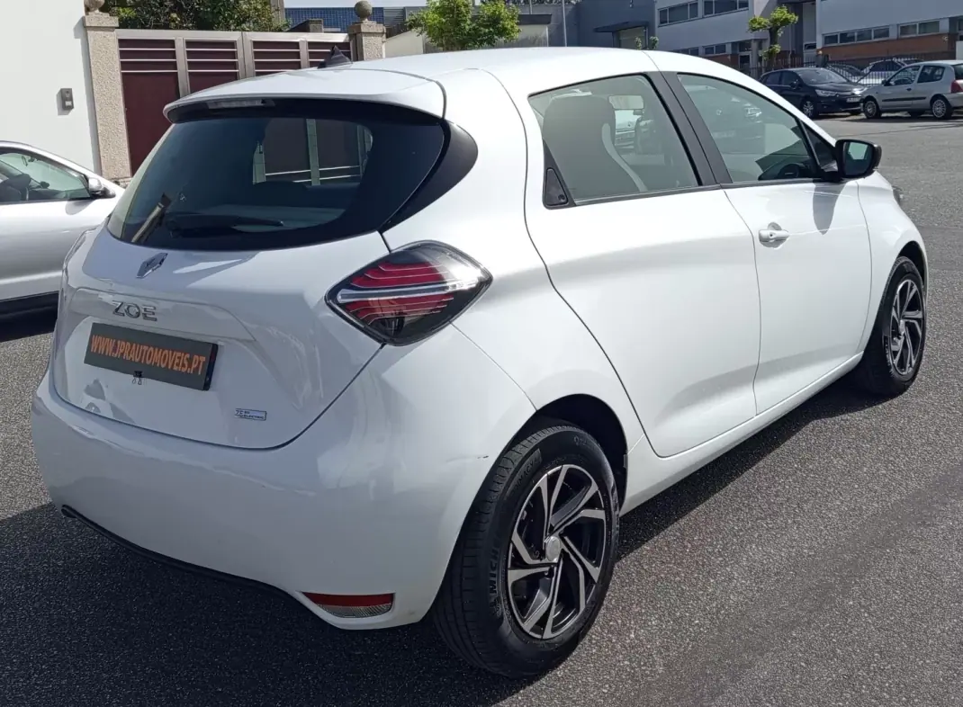 Renault Zoe 2020 - 13990 EUR, 24000 km - AUTO.MOTO.pt - 24000km - foto 5 de 17
