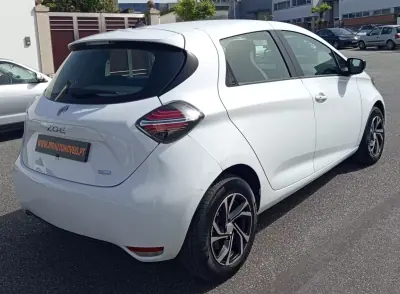 Renault Zoe 2020 - 13990 EUR, 24000 km - AUTO.MOTO.pt - 24000km - foto 5 de 17
