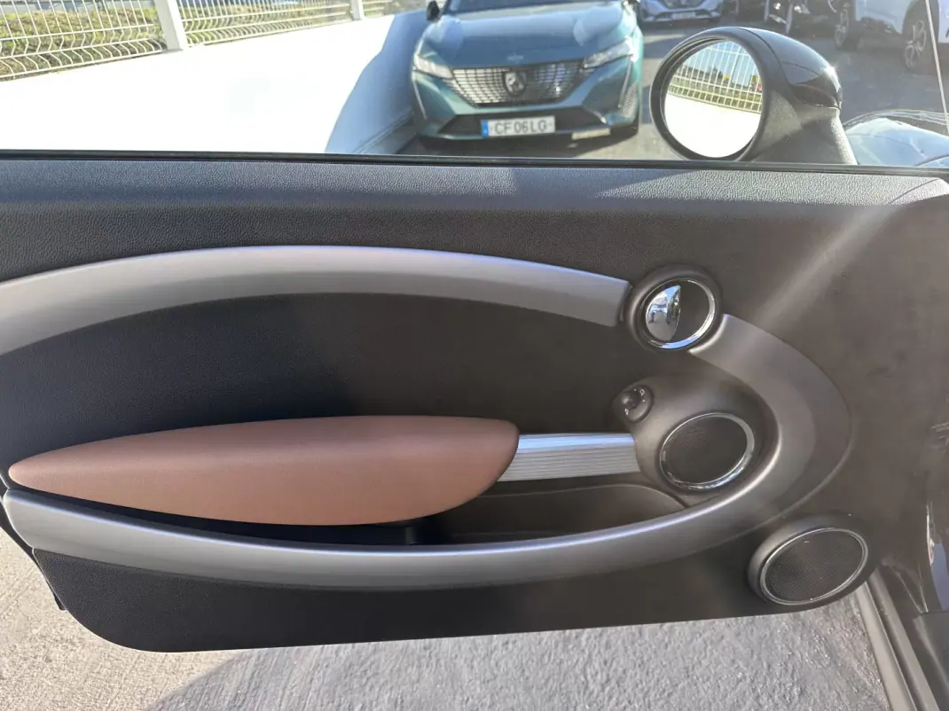 MINI Cooper 2012 - 10500 EUR, 210000 km - AUTO.MOTO.pt - 210000km - foto 12 de 40