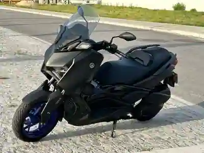 Yamaha XMAX 2024 - 6150 EUR, 590 km - foto 4 de 8