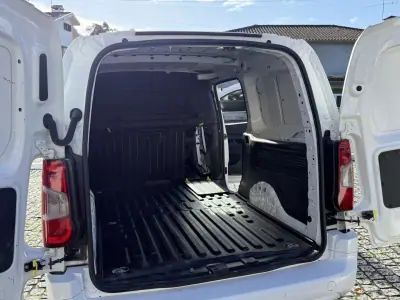 Opel COMBO 2020 - 12500 EUR, 173787 km - AUTO.MOTO.pt - 173787km - foto 9 de 10