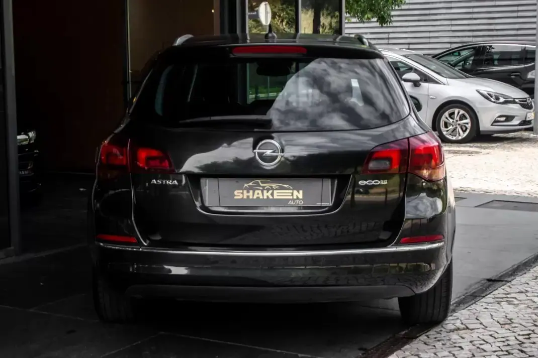 Opel Astra Sports Tourer 2013 - 6490 EUR, 240124 km - AUTO.MOTO.pt - 240124km - foto 7 de 30