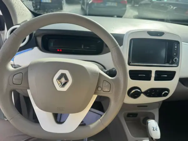 Renault Zoe 2016 - 8990 EUR, 85000 km - AUTO.MOTO.pt - 85000km - foto 18 de 18