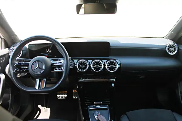 Mercedes-Benz A 180 2023 - 30990 EUR, 60412 km - AUTO.MOTO.pt - 60412km - foto 14 de 31