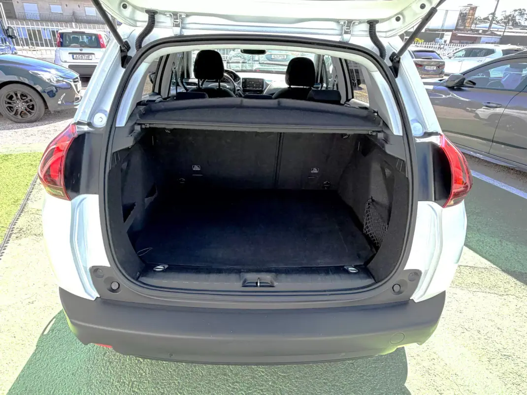 Peugeot 2008 2018 - 10500 EUR, 102262 km - AUTO.MOTO.pt - 102262km - foto 15 de 15