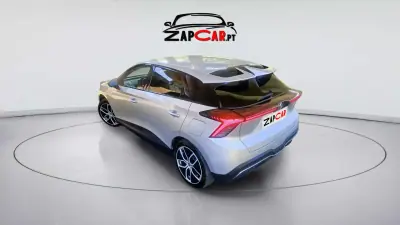 MG MG4 2024 - 26500 EUR, 14950 km - AUTO.MOTO.pt - 14950km - foto 4 de 16