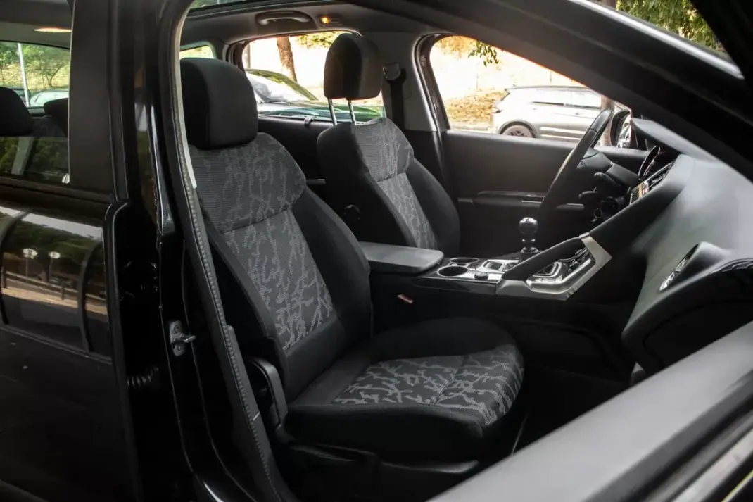 Peugeot 3008 2010 - 7490 EUR, 200623 km - AUTO.MOTO.pt - 200623km - foto 25 de 36