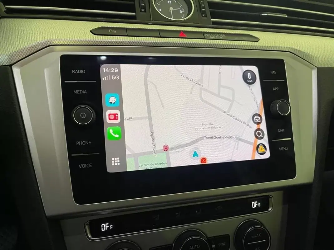 Volkswagen Passat Variant 2019 - 15750 EUR, 257000 km - AUTO.MOTO.pt - 257000km - foto 17 de 33