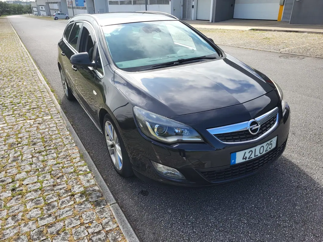 Opel Astra Sports Tourer 2011 - 6599 EUR, 190000 km - AUTO.MOTO.pt - 190000km - foto 3 de 14