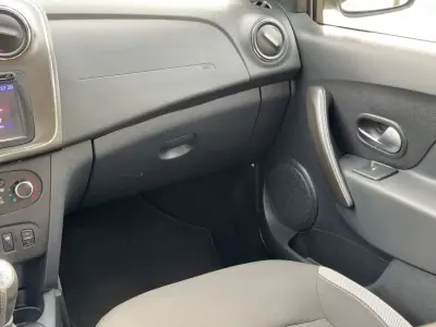 Dacia Sandero 2017 - 9900 EUR, 103200 km - AUTO.MOTO.pt - 103200km - foto 11 de 24