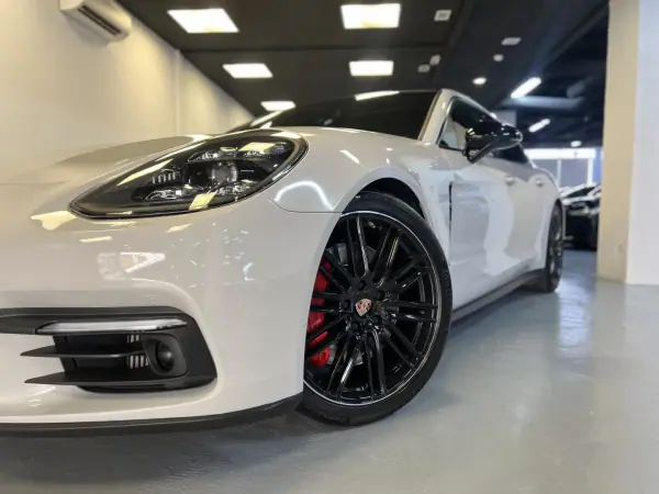 Porsche Panamera Sport Turismo 2020 - 74990 EUR, 120000 km - AUTO.MOTO.pt - 120000km - foto 33 de 56